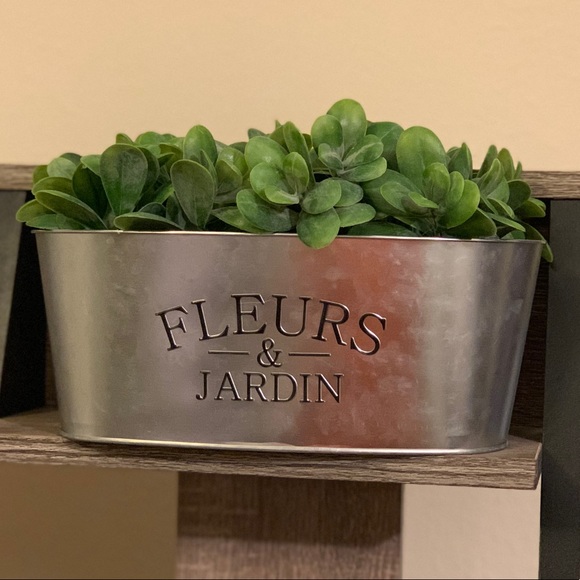 2 Farmhouse Planters💥 - Picture 3 of 7